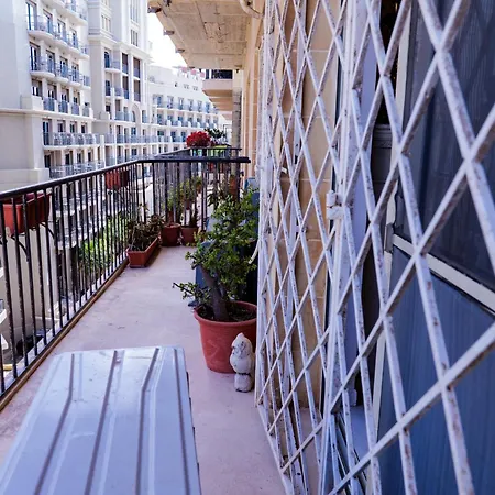 St Julians Balutta Bay Huge Flat! -2min From Seafront *