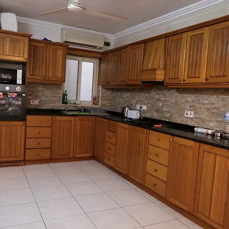 St Julians Balutta Bay Huge Flat! -2min From Seafront Apartment
