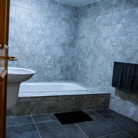 St Julians Balutta Bay Huge Flat! -2min From Seafront Daire