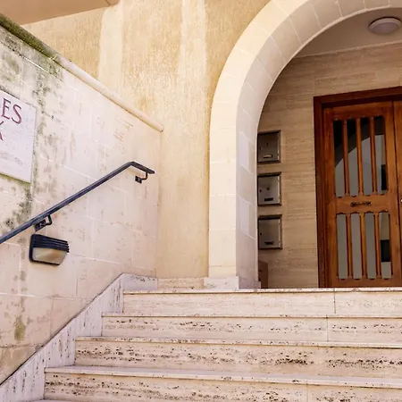 St Julians Balutta Bay Huge Flat! -2min From Seafront Apartment