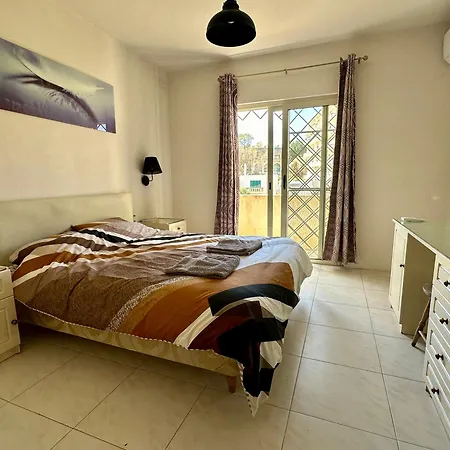St Julians Balutta Bay Huge Flat! -2min From Seafront Apartment