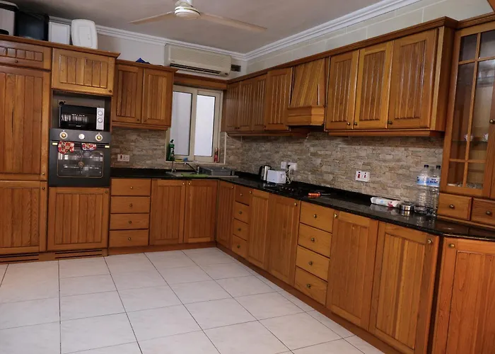 St Julians Balutta Bay Huge Flat! -2min From Seafront Appartement