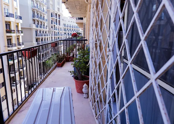St Julians Balutta Bay Huge Flat! -2min From Seafront *