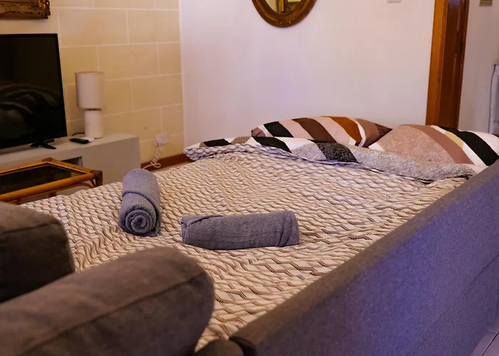 St Julians Balutta Bay Huge Flat! -2min From Seafront * San Ġiljan